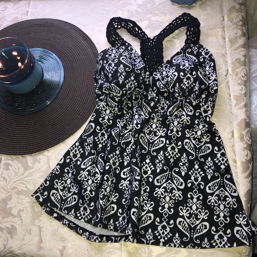 Black n White Flare Tankini Top Swimwear